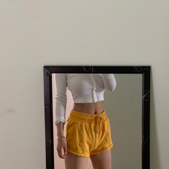 Mustard yellow lounge shorts - Picture 3 of 3